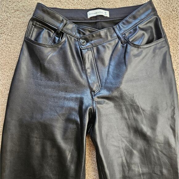 Abercrombie & Fitch Criss-Cross Waist Vegan Leather 90s Straight Leg 26/2 - Picture 6 of 9